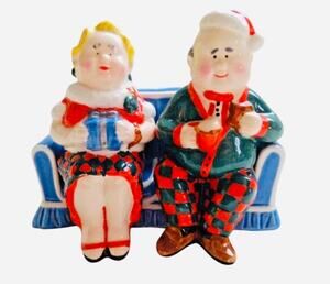 Vtg 2002 Boston Warehouse Holiday Neighbors Christmas Salt and Pepper Shaker Set